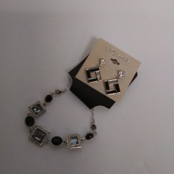 2- Piece Bracelet and Earring set Color Silver and Black - Picture 5 of 7